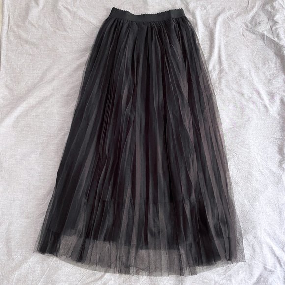 Tulle Midi Ballerina Skirt Black | Mable - Picture 2 of 4